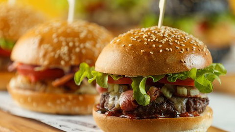 L'Burger - Schoolies Week Accommodation 0