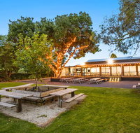 Batesford Hotel - Schoolies Week Accommodation