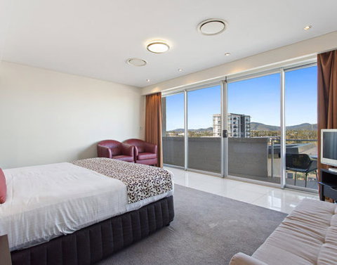CBD Executive Apartments - Schoolies Week Accommodation 4