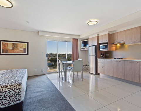 CBD Executive Apartments - Schoolies Week Accommodation 8
