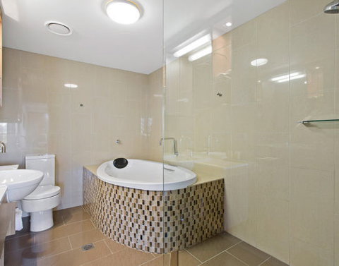 CBD Executive Apartments - Schoolies Week Accommodation 9