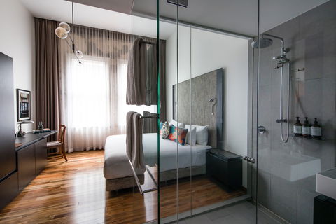 The Old Clare Hotel - Schoolies Week Accommodation 9