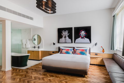 The Old Clare Hotel - Schoolies Week Accommodation 13