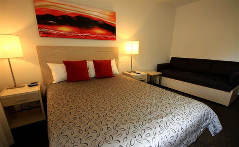 Jephson Hotel - Schoolies Week Accommodation 7