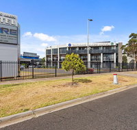 Quality Inn Taylors Lakes Motel - Schoolies Week Accommodation