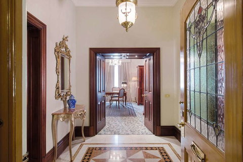 The Hotel Windsor - Schoolies Week Accommodation 1