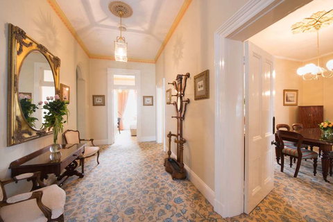 The Hotel Windsor - Schoolies Week Accommodation 9