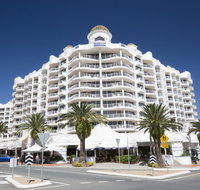 Phoenician Resort - Schoolies Week Accommodation