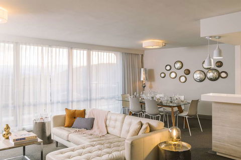 QT Canberra - Schoolies Week Accommodation 15