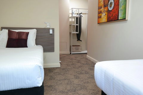 28 Hotel - Schoolies Week Accommodation 5