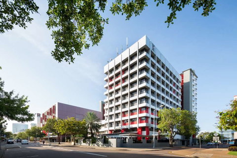 H on Smith Hotel - Schoolies Week Accommodation 1