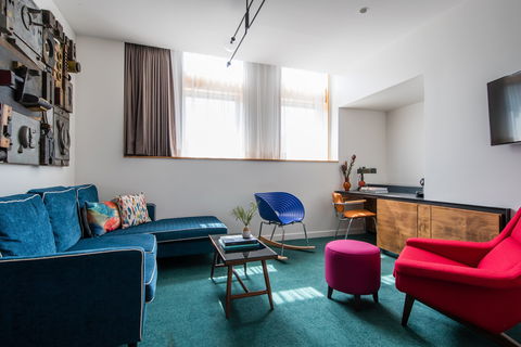 The Old Clare Hotel - Schoolies Week Accommodation 8