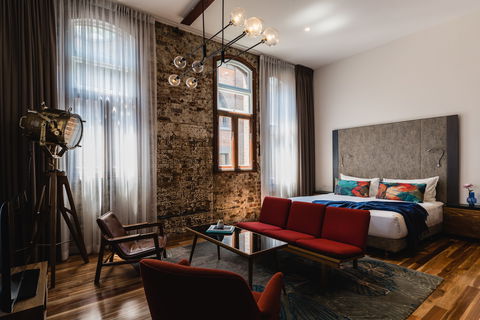 The Old Clare Hotel - Schoolies Week Accommodation 12