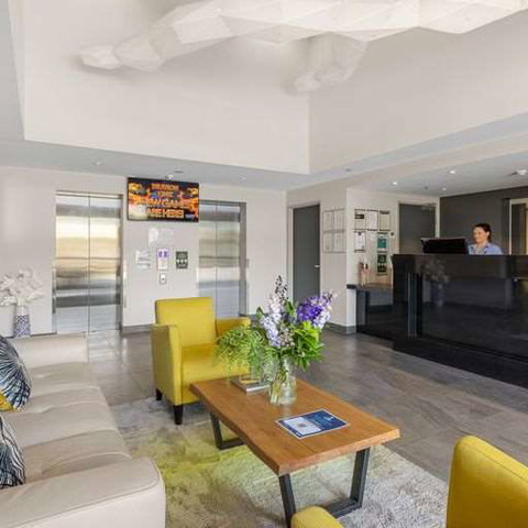 H on Mitchell Apartment Hotel - Schoolies Week Accommodation 0