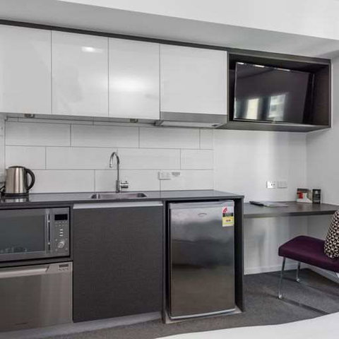 H on Mitchell Apartment Hotel - Schoolies Week Accommodation 1
