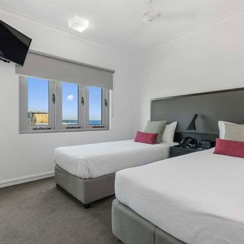 H on Mitchell Apartment Hotel - Schoolies Week Accommodation 4