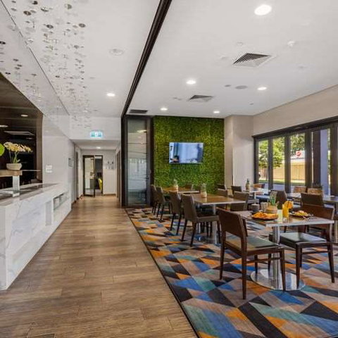 H on Mitchell Apartment Hotel - Schoolies Week Accommodation 7