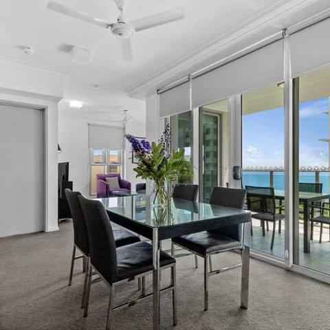 H on Mitchell Apartment Hotel - Schoolies Week Accommodation 9