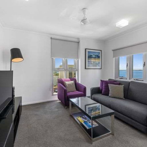 H on Mitchell Apartment Hotel - Schoolies Week Accommodation 10