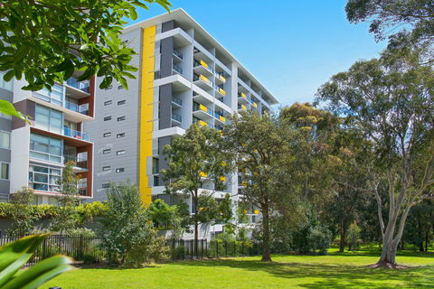 Astra Apartments MacQuarie Park - Schoolies Week Accommodation 0