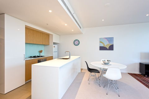 Astra Apartments MacQuarie Park - Schoolies Week Accommodation 2