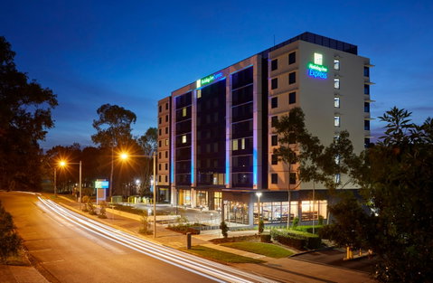 Holiday Inn Express Sydney Macquarie Pk - Schoolies Week Accommodation 0
