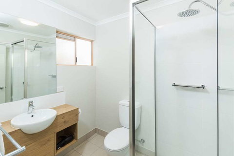 NIghtcap at Balaclava Hotel - Schoolies Week Accommodation 0