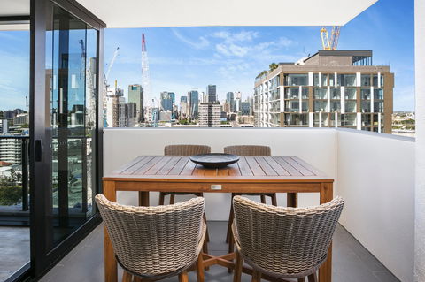 Arise Soda - Schoolies Week Accommodation 1