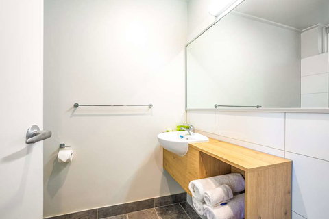 Nightcap at Keysborough Hotel - Schoolies Week Accommodation 4