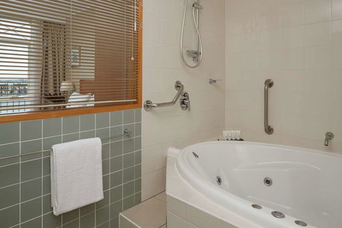 Rydges Newcastle - Schoolies Week Accommodation 14