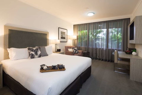 H on Smith Hotel - Schoolies Week Accommodation 4