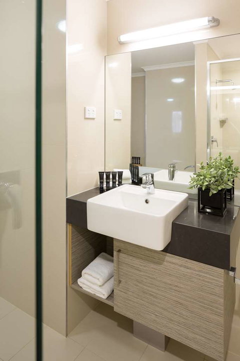 H on Smith Hotel - Schoolies Week Accommodation 7
