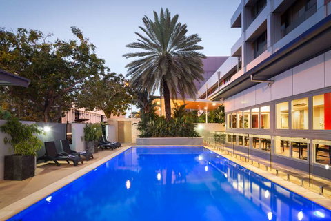 H on Smith Hotel - Schoolies Week Accommodation 8