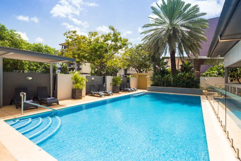 H on Smith Hotel - Schoolies Week Accommodation 9
