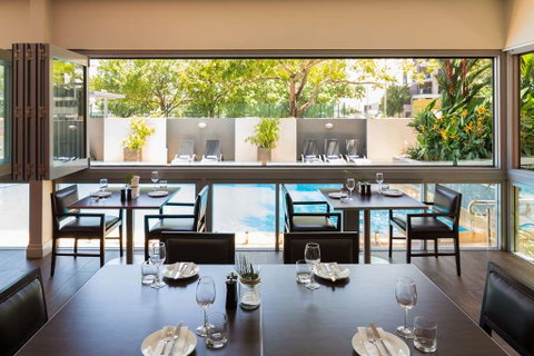 H on Smith Hotel - Schoolies Week Accommodation 10