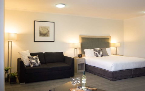 H on Smith Hotel - Schoolies Week Accommodation 15
