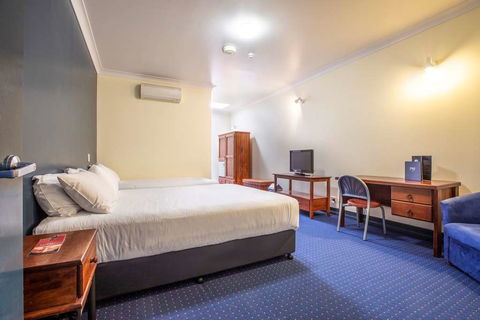 Atherton Hotel - Schoolies Week Accommodation 2