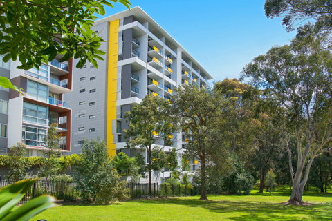 Astra Apartments MacQuarie Park - Schoolies Week Accommodation 0