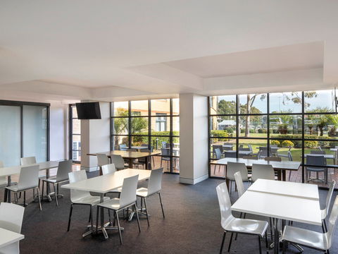 Mercure Sydney Blacktown - Schoolies Week Accommodation 16