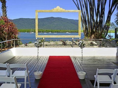 Pullman Reef Hotel Casino - Schoolies Week Accommodation 1