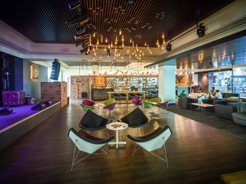 Pullman Reef Hotel Casino - Schoolies Week Accommodation 3