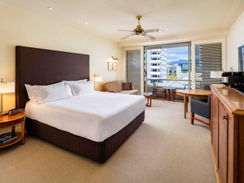 Pullman Reef Hotel Casino - Schoolies Week Accommodation 7