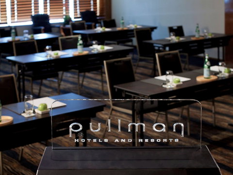 Pullman Reef Hotel Casino - Schoolies Week Accommodation 10