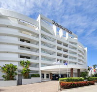 DoubleTree by Hilton Cairns - Schoolies Week Accommodation