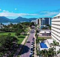 Holiday Inn Cairns Harbourside - Schoolies Week Accommodation