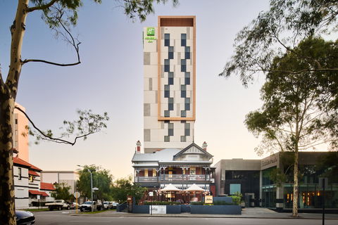 Holiday Inn West Perth - Schoolies Week Accommodation 1