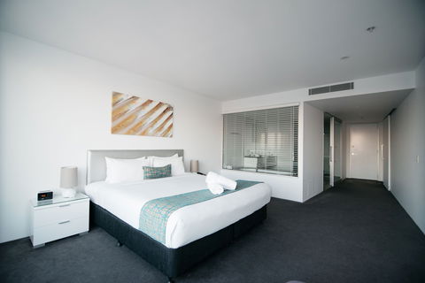 Q1 Resort & Spa - Schoolies Week Accommodation 2