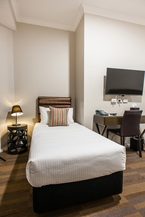 57 Hotel - Schoolies Week Accommodation 1