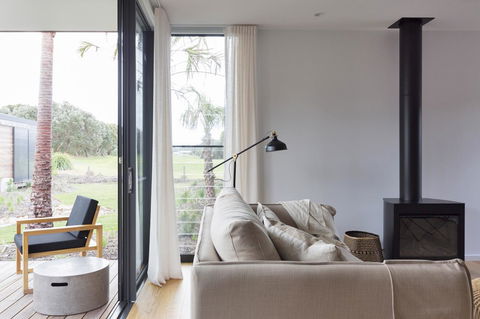 Bangalay Luxury Villas - Schoolies Week Accommodation 5