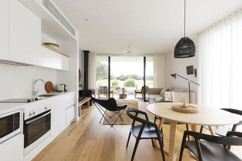 Bangalay Luxury Villas - Schoolies Week Accommodation 1